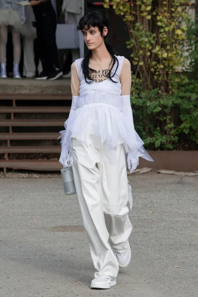 Look 11